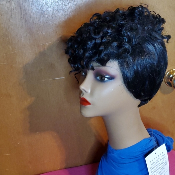 Short Black Wig With Curls - Picture 3 of 4